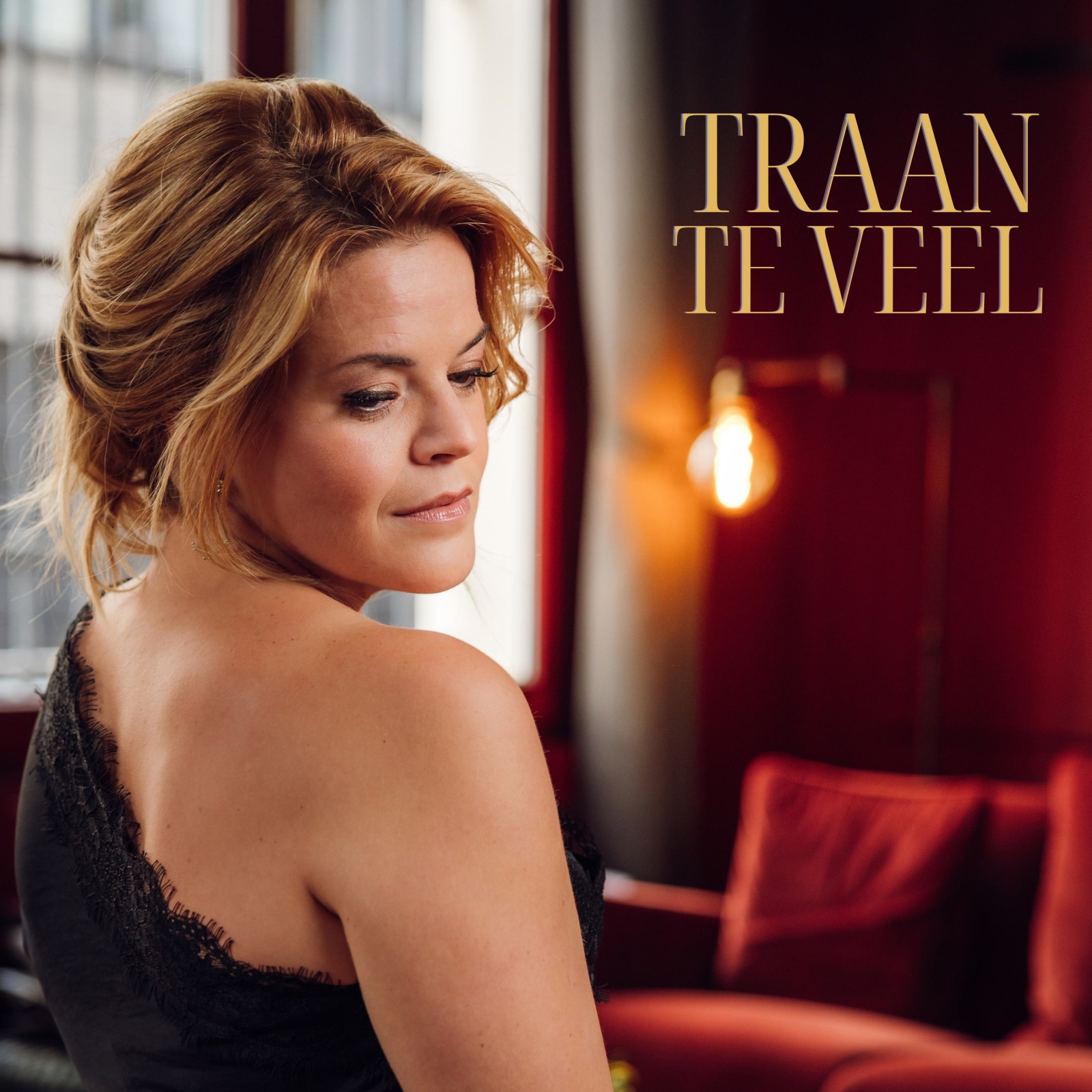 Celien Hermans ontroert met eerste single sinds verlies van mama Margriet